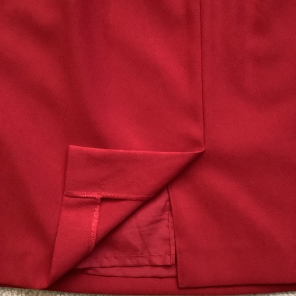 🇨🇦 Ravishing Red Sleeveless Sheath - Picture 5 of 7